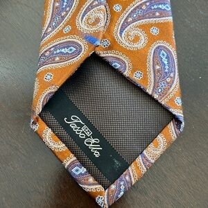 100% Silk Hand Made Tasso Elba Paisley Print Copper Tie